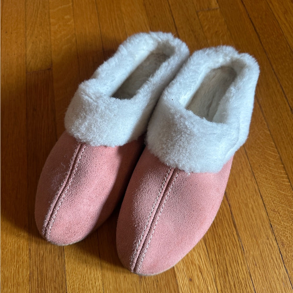 Minnetonka Salmon Pink and Cream Sheepskin Mules, Size 10, NWOT